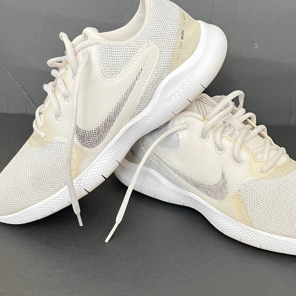 Nike Women's Cream Flex Shoes